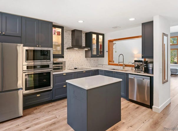 8647 Circle R Valley, Escondido, CA 92026