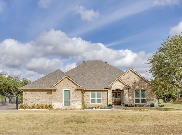703 Country Club Drive, Joshua, TX 76058
