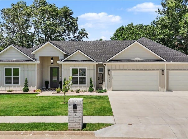 2055 Collins Drive, Pea Ridge, AR 72751