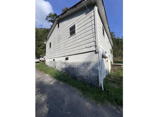 220 Roberts Hollow, Flat Gap, KY 41219