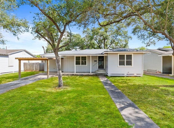 607 E 9TH ST, Bishop, TX 78343