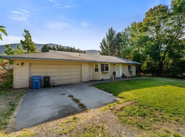 355 Cheslock Road, Grants Pass, OR 97527