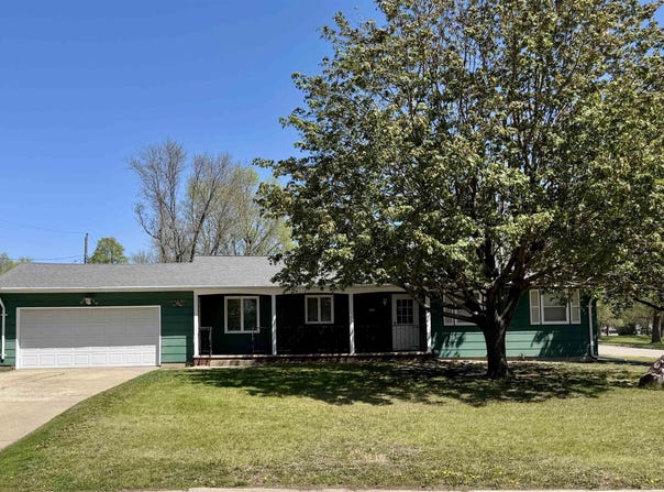 610 W Elizabeth St, Edgerton, MN 56128