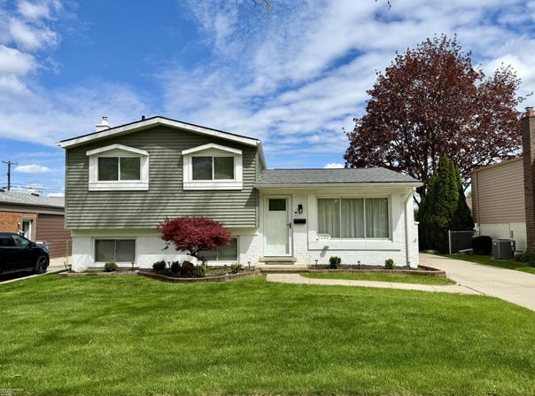 1250 W Elmwood Avenue, Clawson, MI 48017