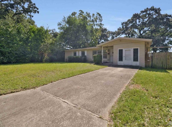 911 Springbrook Ave, Pensacola, FL 32505