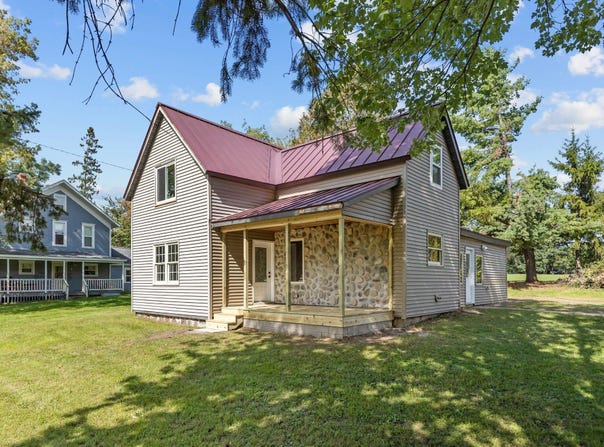 160 MILL Streets, IOLA, WI 54945