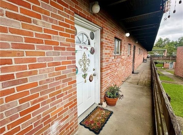 3838 PONTCHARTRAIN Drive, Slidell, LA 70458