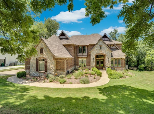 1811 Magic Valley Lane, Cedar Hill, TX 75104