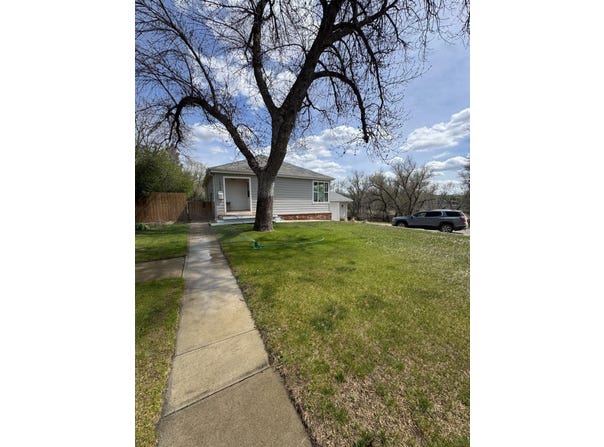 1020 River Ave, Glendive, MT 59330