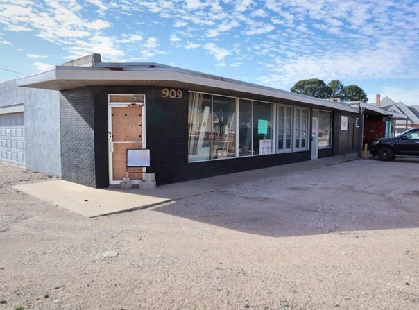 909 E 5th St, Monahans, TX 79756
