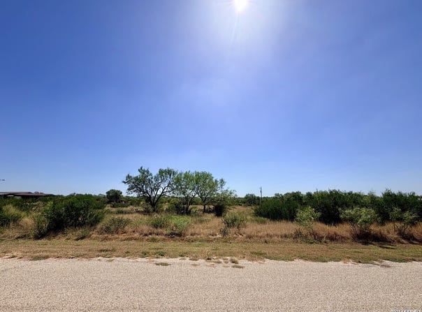 102 County Road 2665, Devine, TX 78016