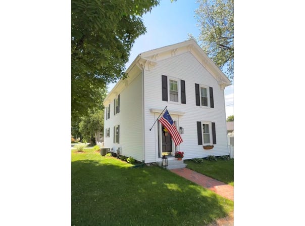 11 High St, West Brookfield, MA 01585