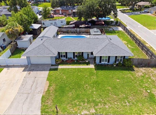 1124 KING ARTHUR Court, VALRICO, FL 33594