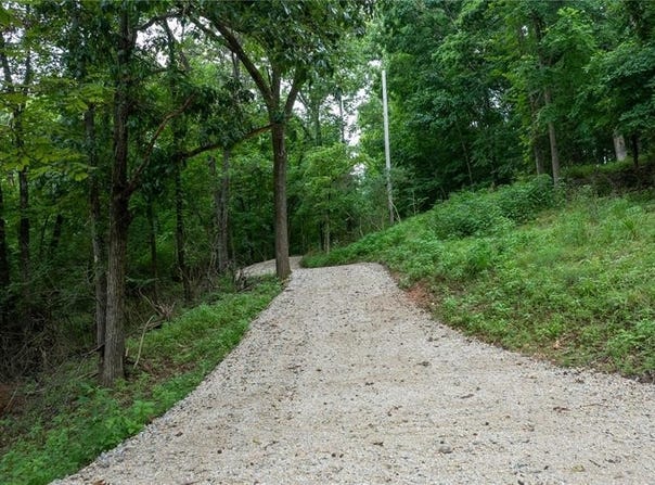 700 Old Kiefer Creek Road, Ballwin, MO 63021