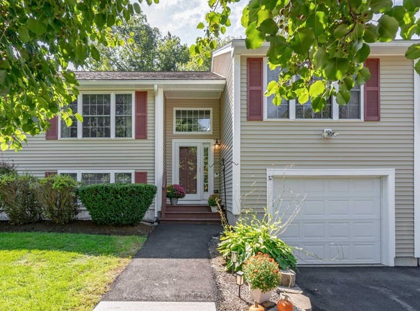 32 Forrest Street, Hampstead, NH 03826