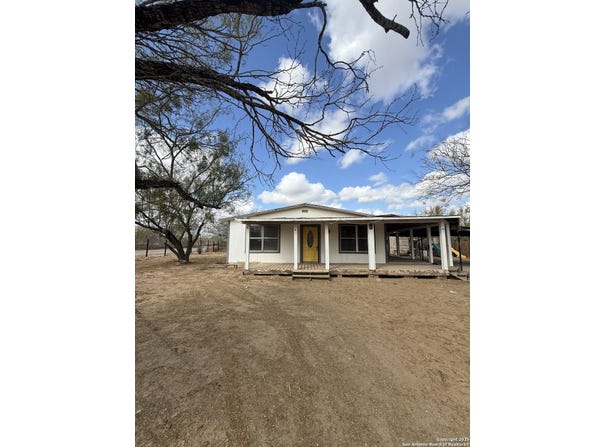 279 Cenizo, Carrizo Springs, TX 78834