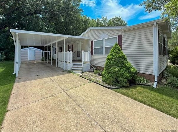 416 Raisin River Drive, Adrian, MI 49221