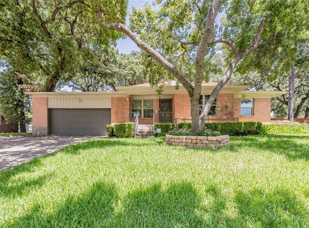1233 Fair Oaks Drive, Irving, TX 75060