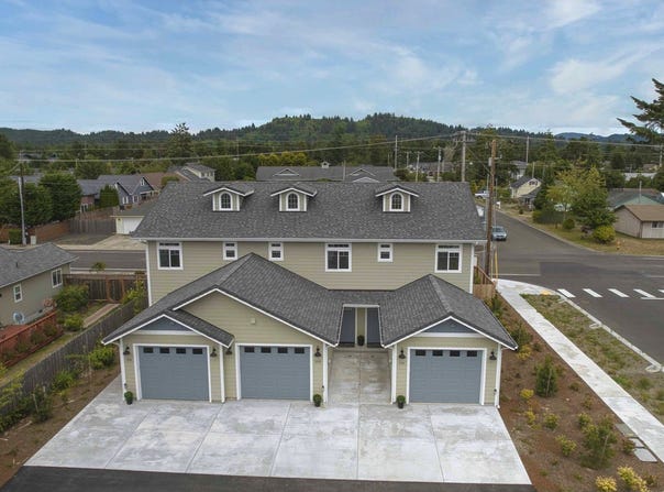 1593 37th St, Florence, OR 97439