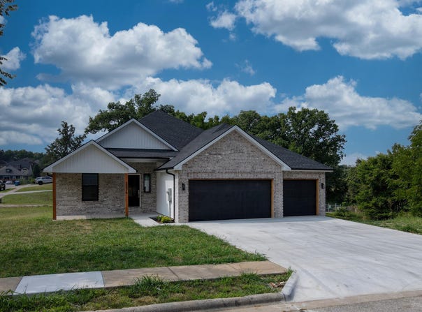 2014 Jay Street, Ozark, MO 65721