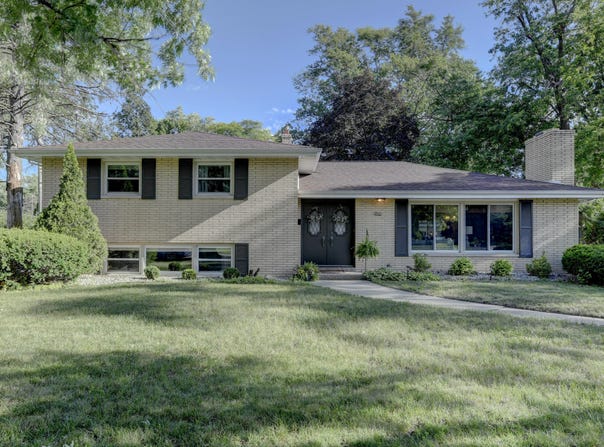 1210 Park Drive, Munster, IN 46321