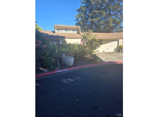 938 W 9th Street, Santa Rosa, CA 95401