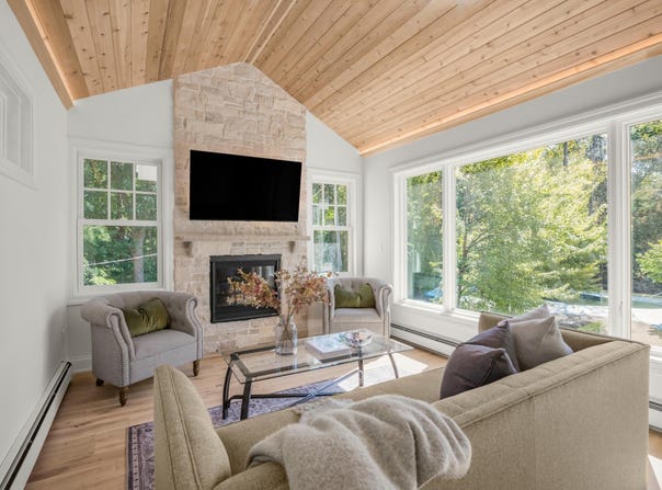 20590 Linden Road, Deephaven, MN 55331