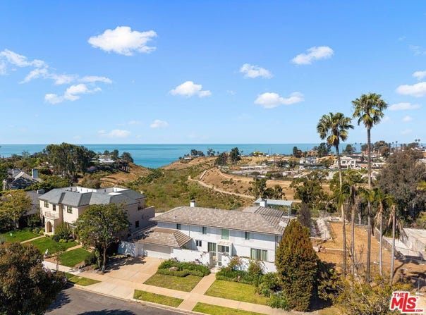 525 Alma Real Dr, Pacific Palisades, CA 90272