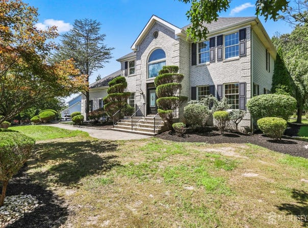 2 Verdi Road, Monroe, NJ 08831
