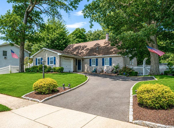 1A Richard Place, Ronkonkoma, NY 11779