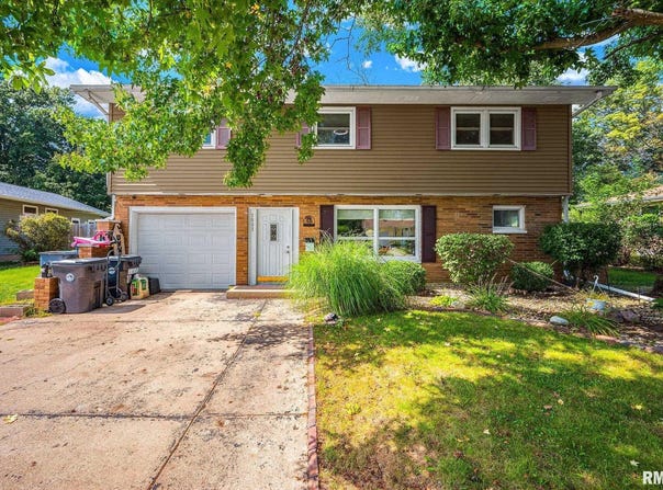 1607 DEPPERT Drive, Pekin, IL 61554