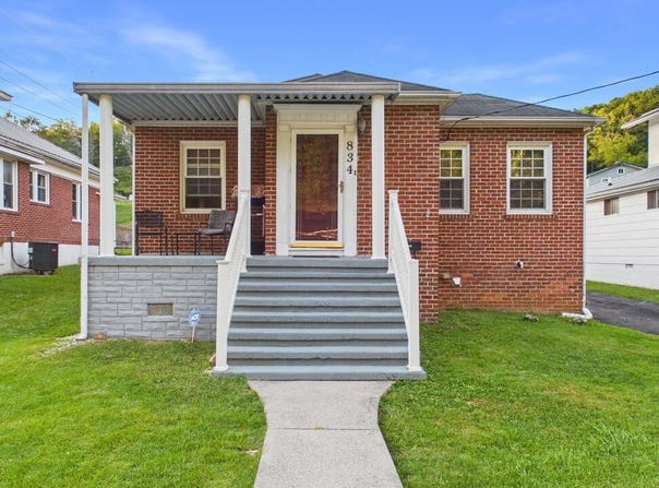 834 Frederick St, BLUEFIELD, WV 24701