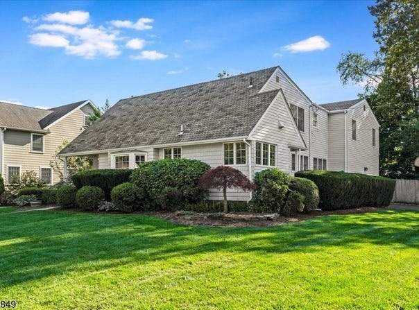 25 Richland Dr, Springfield Twp., NJ 07081-2508
