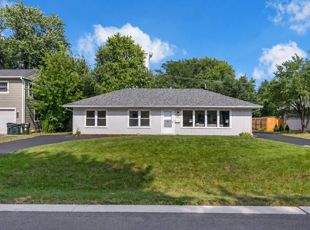 727 SKYLINE Drive, Barrington, IL 60010