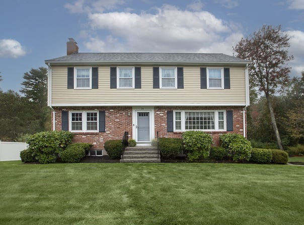 35 Kennel Hill Dr, Beverly, MA 01915