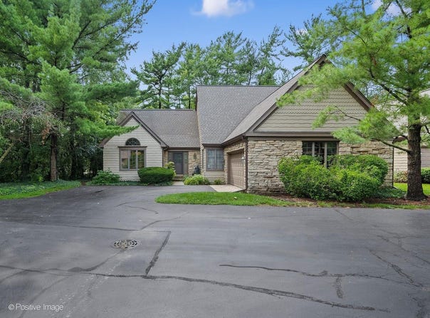 1084 Larkspur Lane, Darien, IL 60561