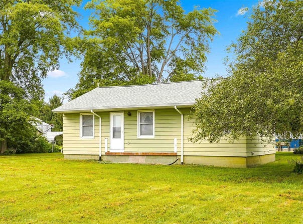 2071 140th ST, Hazleton, IA 50641