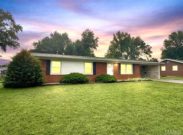 429 Sunset Drive, Waterloo, IL 62298