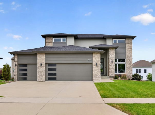 855 Sandstone Point, Waukee, IA 50263