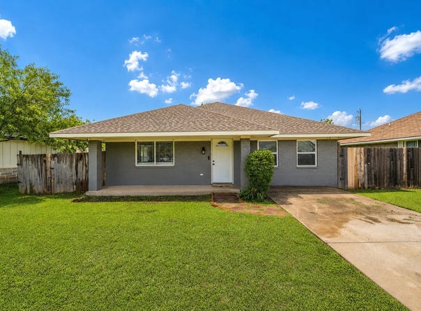 408 Little Avenue, McGregor, TX 76657