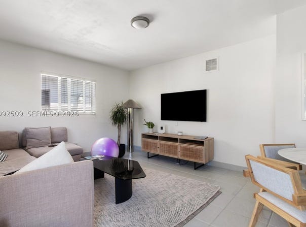 1050 7th St, Miami Beach, FL 33139