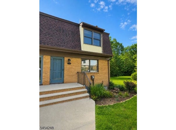 112 Stedwick Dr, Mount Olive Twp., NJ 07828-3741