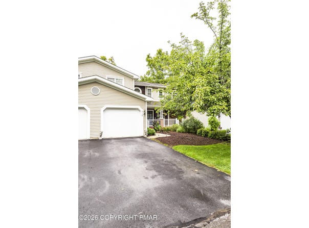 216 Amber Lane, East Stroudsburg, PA 18301