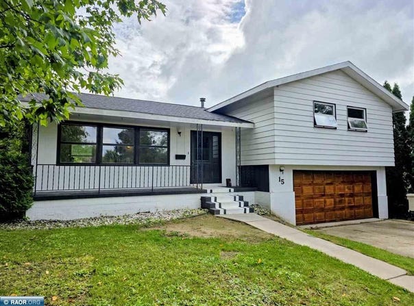 15 11th St NW, Chisholm, MN 55719