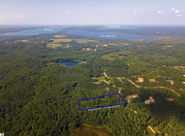 3037 Dockery Road, NW, Williamsburg, MI 49690