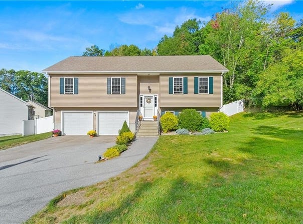 16 Liane Drive, Woonsocket, RI 02895