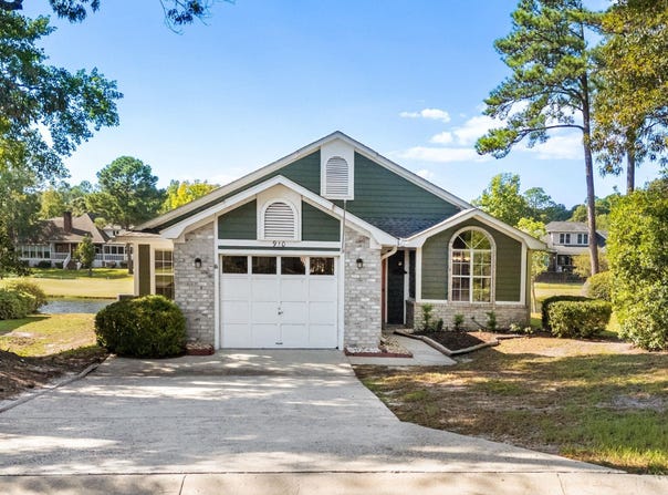 910 Knoll Dr., Little River, SC 29566