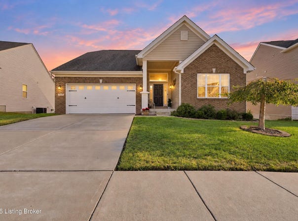 1079 Autumn Crest Ln, Louisville, KY 40245