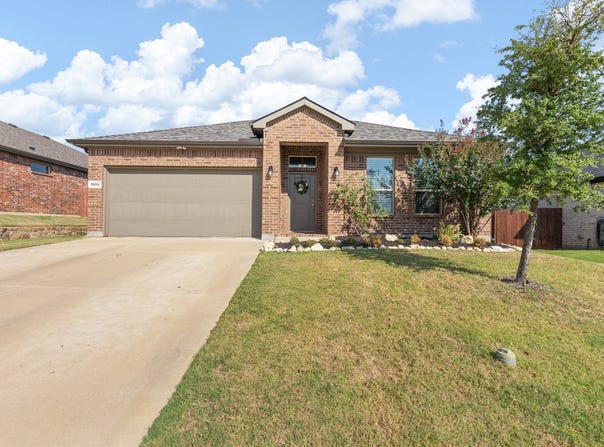 1924 Albany Lane, Cleburne, TX 76033