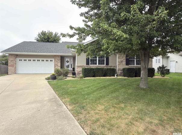 415 Piazza Lane, Chatham, IL 62629